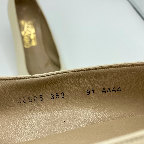 Vintage Salvatore Ferragamo Leather Pumps - Picture 7 of 11